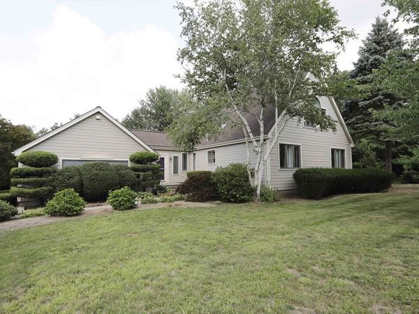 12 Amanda Rd, Freetown, MA 02702