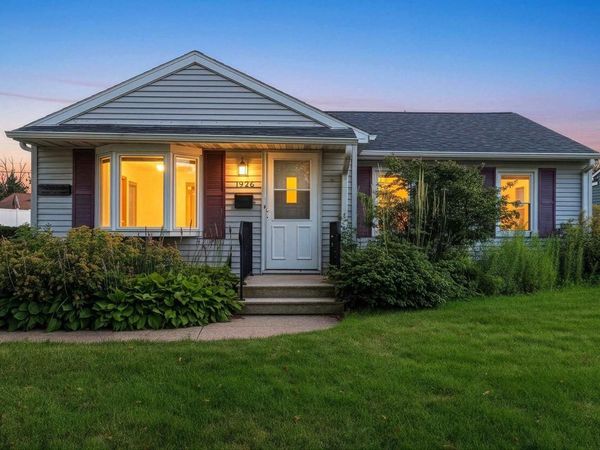 1926 HILLVIEW DRIVE, Green Bay, WI 54202