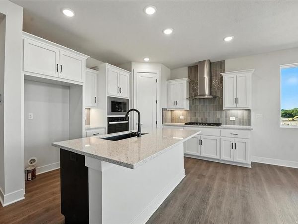 1395 N 163rd Circle, Basehor, KS 66007