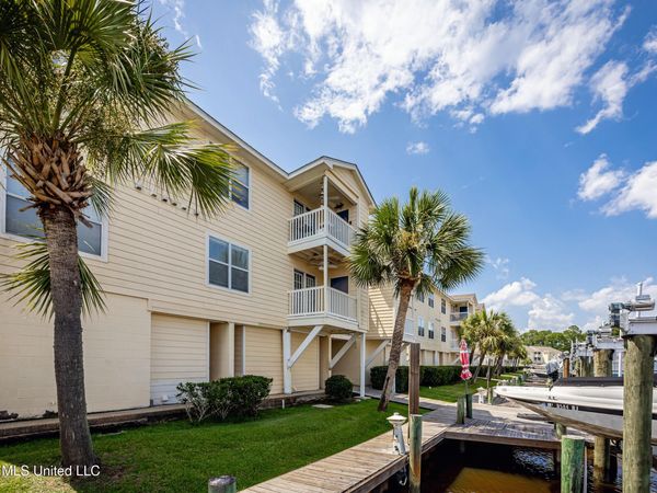 2421 Beachview Drive, Ocean Springs, MS 39564