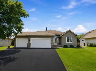 5411 128th Street N, Hugo, MN 55038