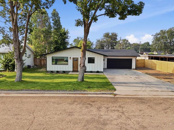 1817 Willow St, Caldwell, ID 83605