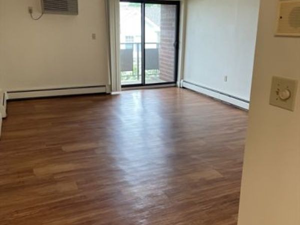 50 Cambridge Road, Unit 211, Woburn, MA 01801