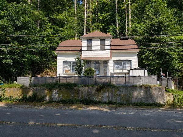 291 S Main St, Athol, MA 01331