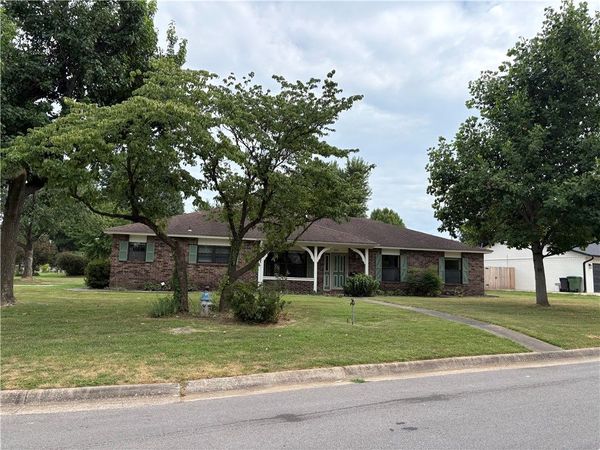 2915 Parkwood Drive , Rogers, AR 72756