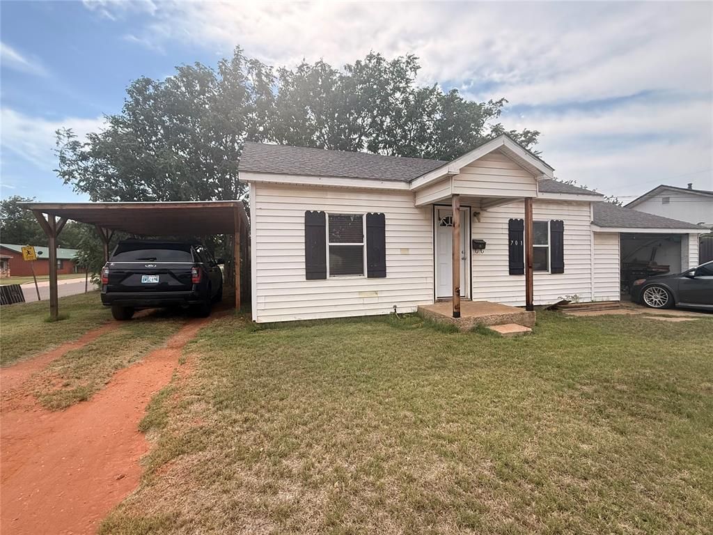 701 N Boone Avenue, Elk City, OK 73644 Main Photo
