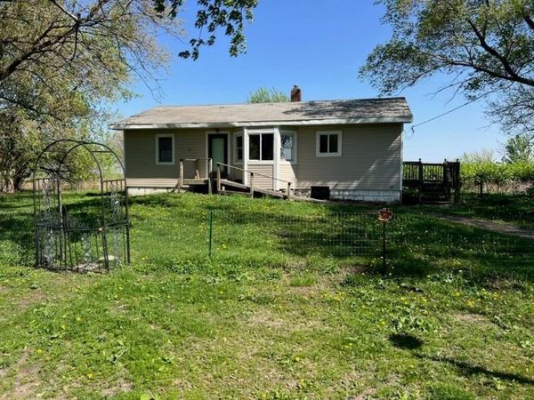 28076 690th Avenue , Colo, IA 50056