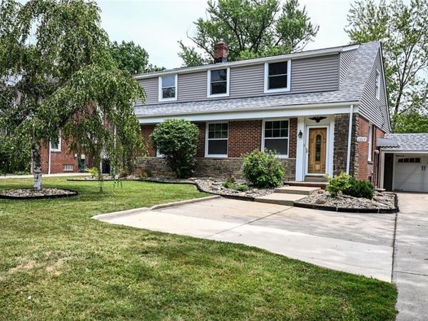 1313 Richmond Road , Lyndhurst, OH 44124