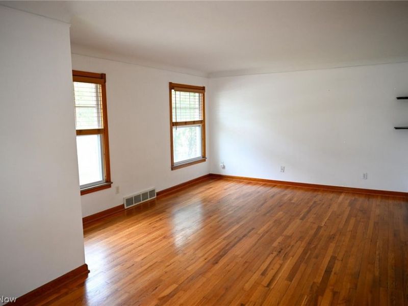 1313 Richmond Road , Lyndhurst, OH 44124 Photo 4