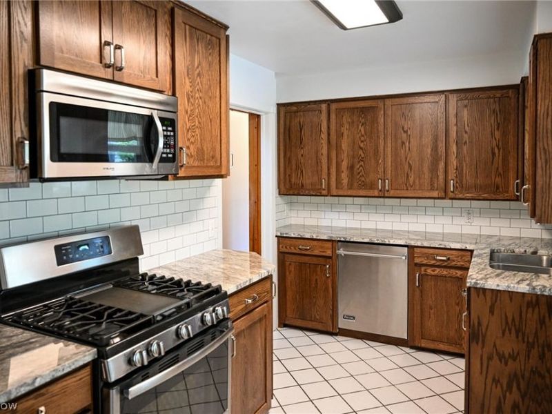 1313 Richmond Road , Lyndhurst, OH 44124 Photo 7
