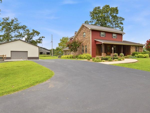 1109 Halifax Road , Scottsville, KY 42164