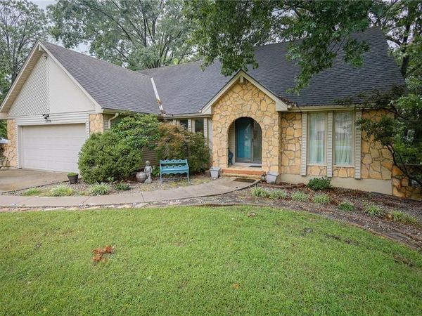 5778 Bower Street, Kansas City, MO 64133