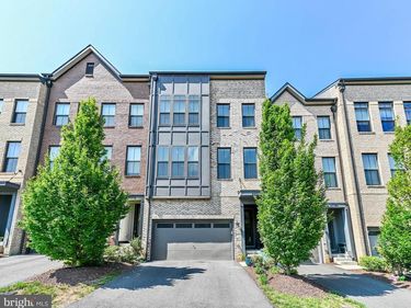 42284 CRAWFORD TERRACE , BRAMBLETON, VA 20148
