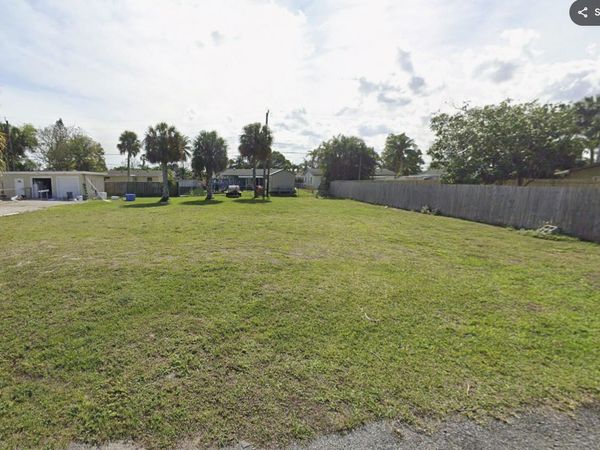 000 URANUS Terrace, West Palm Beach, FL 33403