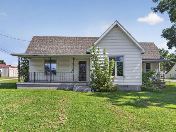 117 E Summit Avenue, Seymour, MO 65746