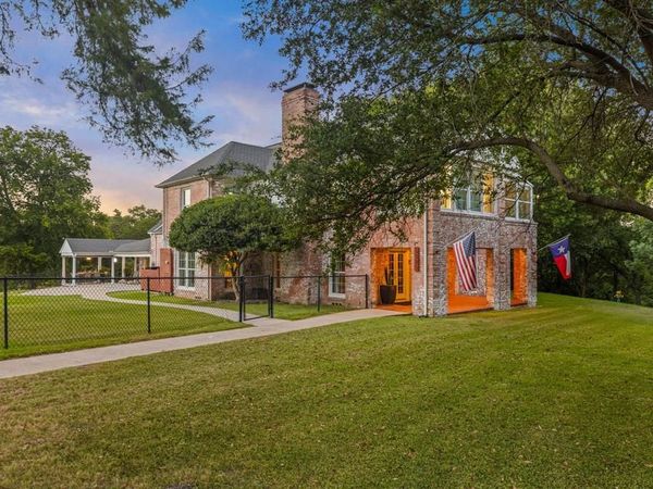 6395 W Red Bird Lane , Dallas, TX 75236