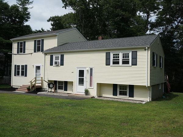 295 Oak St, Halifax, MA 02338