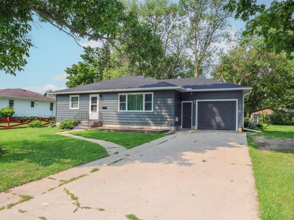 916 5th Street SW, Waseca, MN 56093