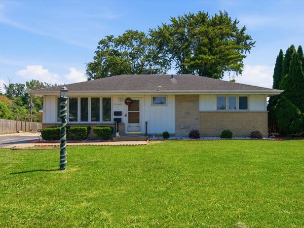 15W425 Victory Parkway , Elmhurst, IL 60126