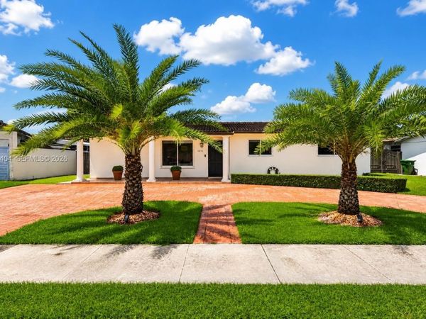 1271 W 78th St , Hialeah, FL 33014