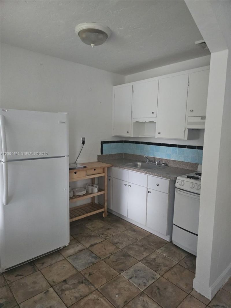 615 NE 4th St , Unit 1, Hallandale Beach, FL 33009 Photo