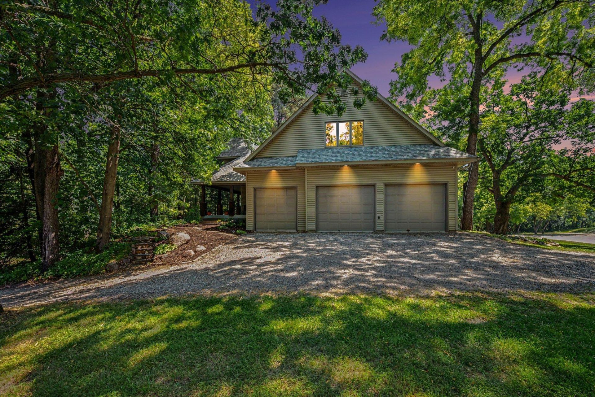 2430 Larpenteur Avenue E, Maplewood, MN 55109