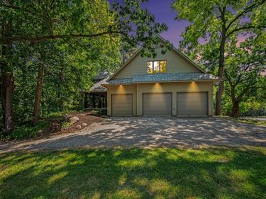 2430 Larpenteur Avenue E, Maplewood, MN 55109