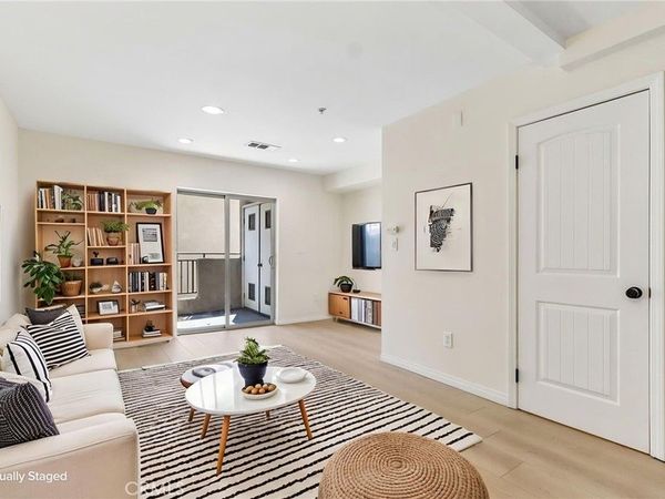 14618 Gilmore Street, Unit 16, Van Nuys, CA 91411