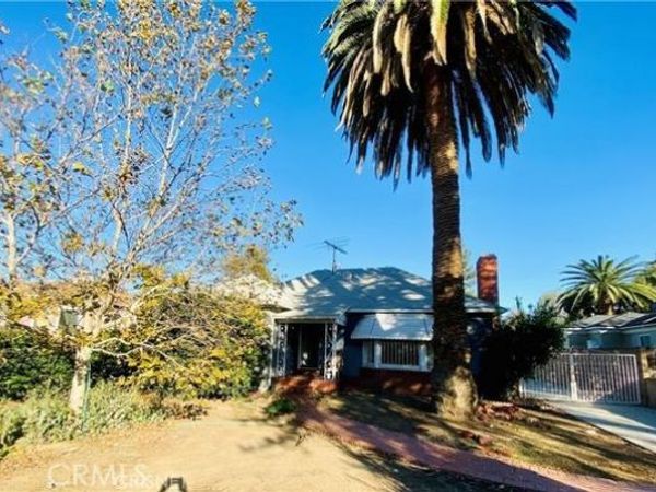 5646 Vesper, Los Angeles, CA 91411