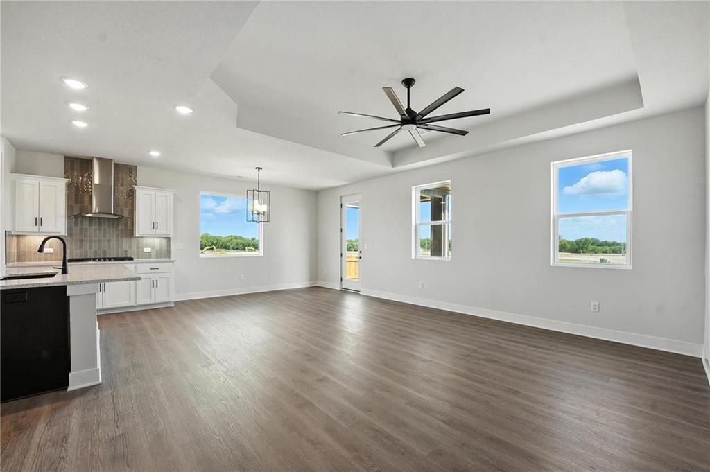 1415 N 163rd Circle, Basehor, KS 66007 Main Photo