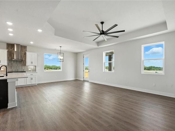 1415 N 163rd Circle, Basehor, KS 66007