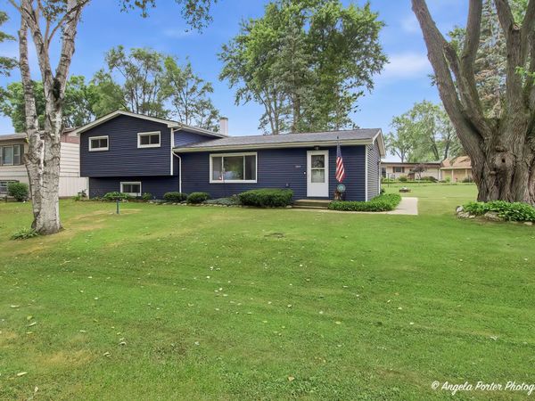 5215 W Nippersink Drive, Richmond, IL 60071