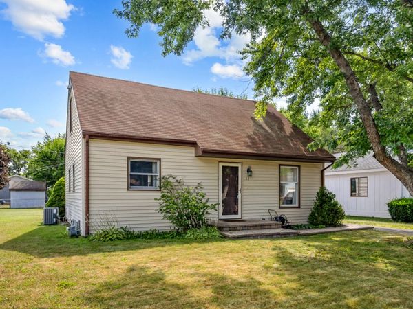 33 Woodbine Drive , Crystal Lake, IL 60014