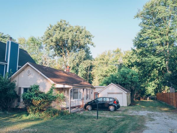 206 Bernstadt Street, Novi, Mi 48377