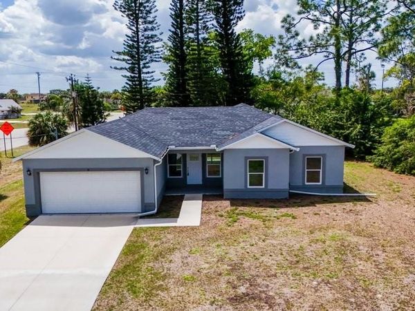 15 Hampton AVE, LEHIGH ACRES, FL 33936