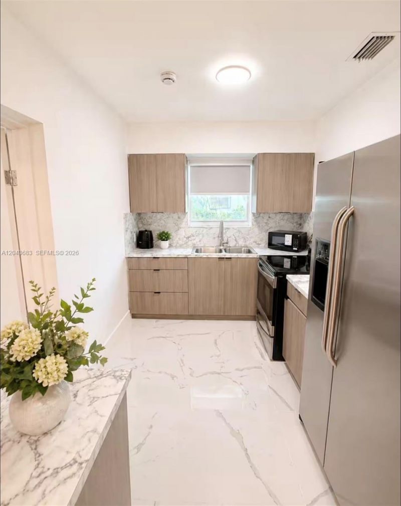 5640 NE Miami Ct, Miami, FL 33137 Photo