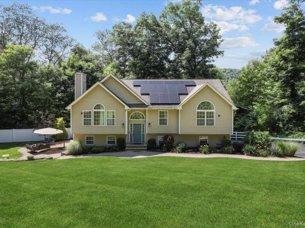 39 New Hill Road, Putnam Valley, NY 10579