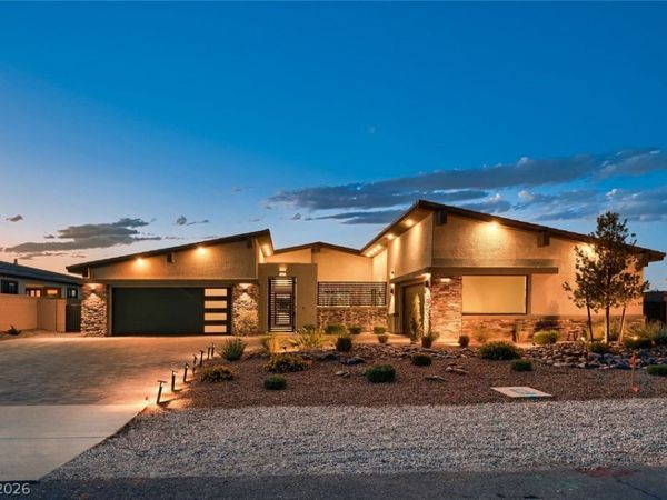 8310 W Camero Avenue , Las Vegas, NV 89113
