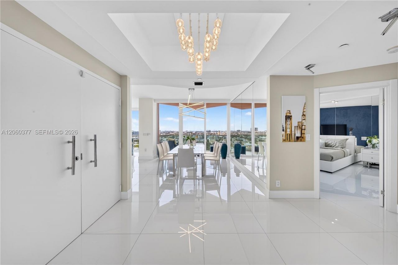 300 S Pointe Dr, Unit 2104, Miami Beach, FL 33139 Photo