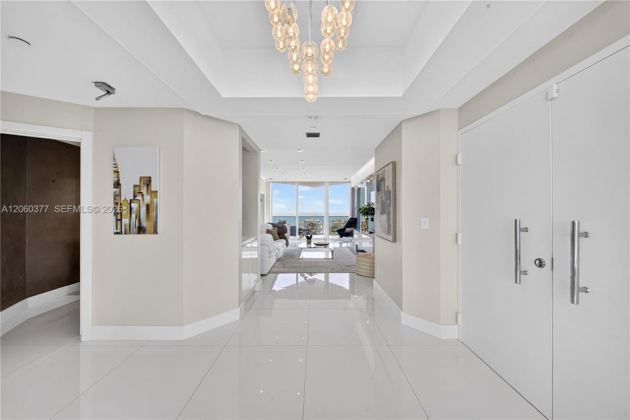 300 S Pointe Dr, Unit 2104, Miami Beach, FL 33139 Photo