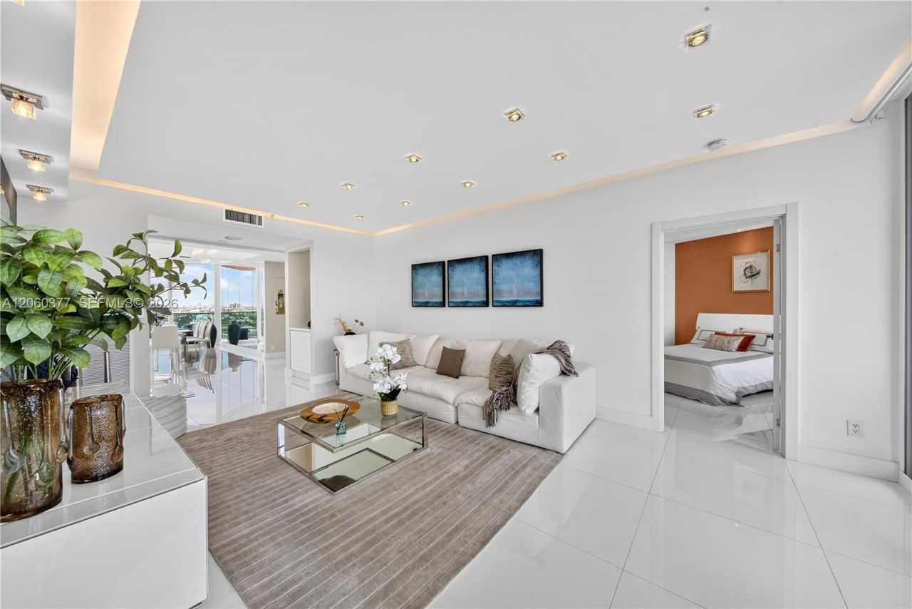 300 S Pointe Dr, Unit 2104, Miami Beach, FL 33139 Photo
