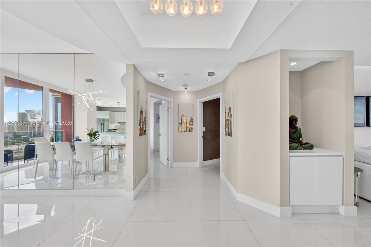 300 S Pointe Dr, Unit 2104, Miami Beach, FL 33139 Photo