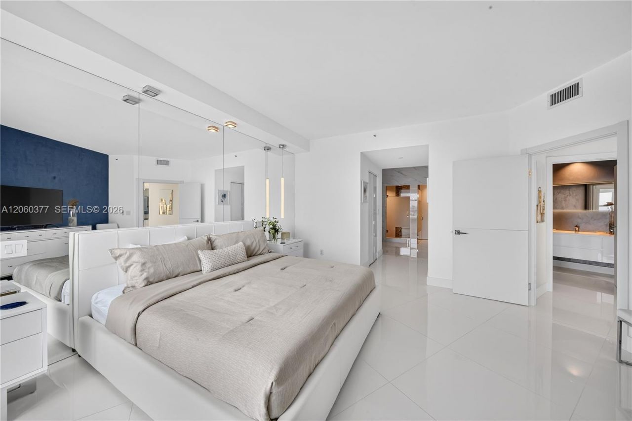 300 S Pointe Dr, Unit 2104, Miami Beach, FL 33139 Photo