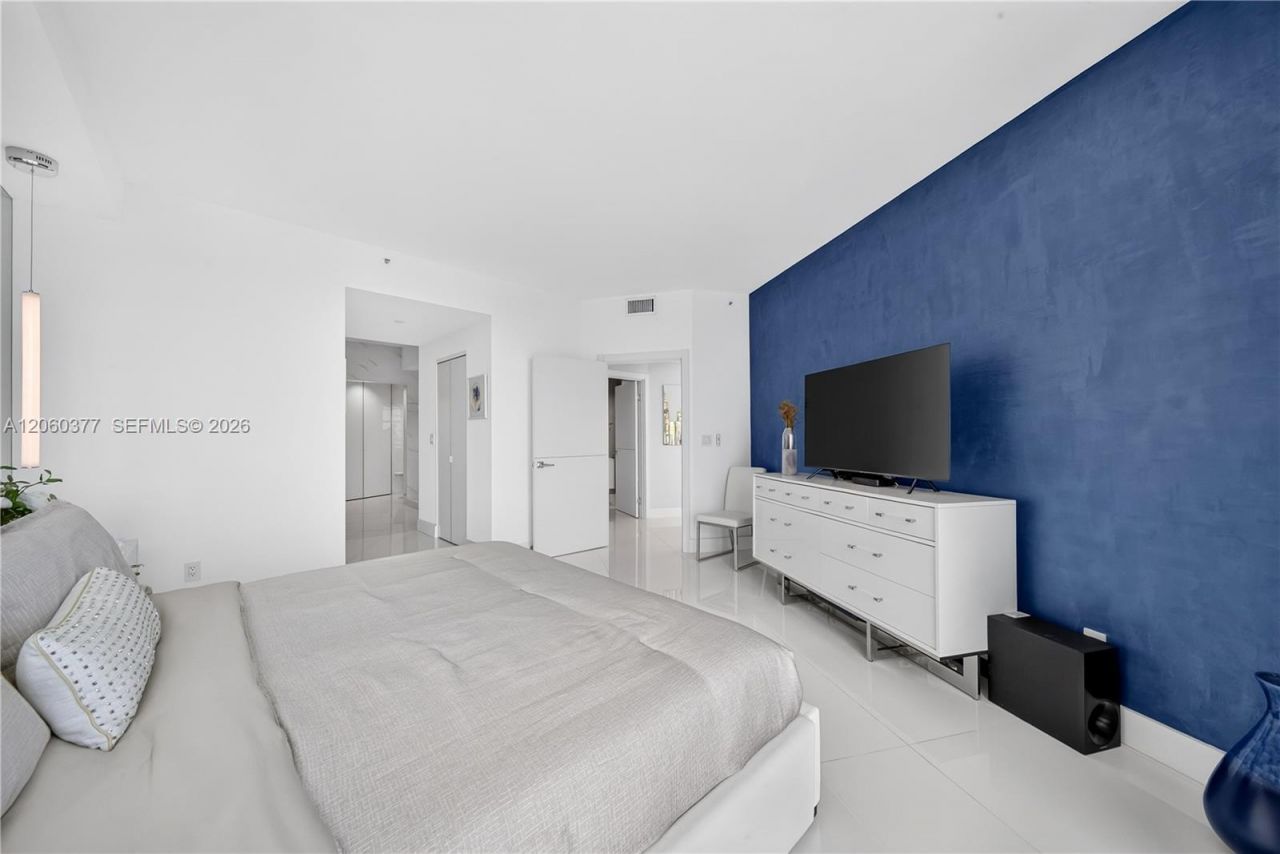 300 S Pointe Dr, Unit 2104, Miami Beach, FL 33139 Photo