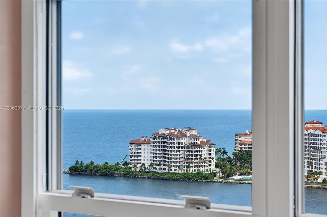300 S Pointe Dr, Unit 2104, Miami Beach, FL 33139 Photo