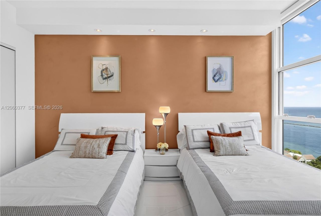 300 S Pointe Dr, Unit 2104, Miami Beach, FL 33139 Photo