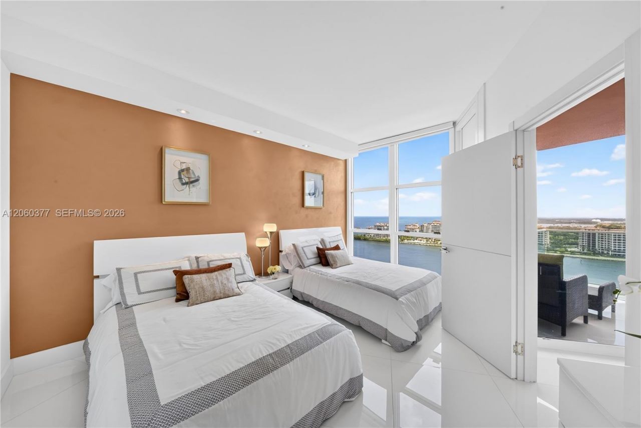 300 S Pointe Dr, Unit 2104, Miami Beach, FL 33139 Photo