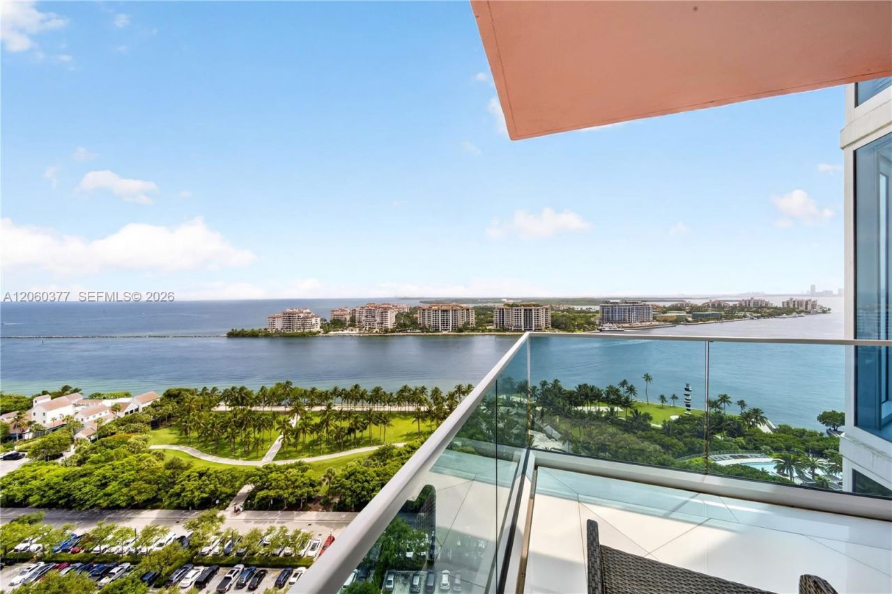 300 S Pointe Dr, Unit 2104, Miami Beach, FL 33139 Photo