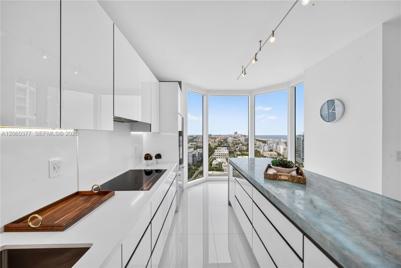 300 S Pointe Dr, Unit 2104, Miami Beach, FL 33139 Photo