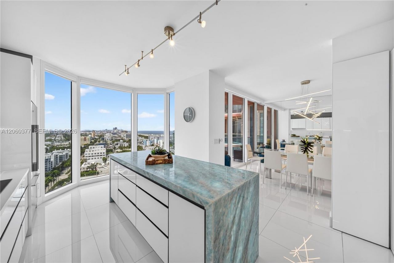 300 S Pointe Dr, Unit 2104, Miami Beach, FL 33139 Photo
